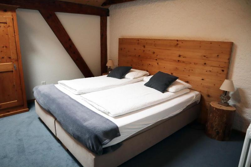 Budget Triple Room with Skylight image 1