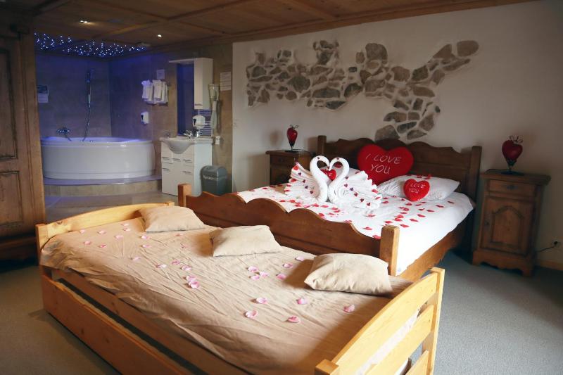Deluxe Double Room with Mountain View image 3