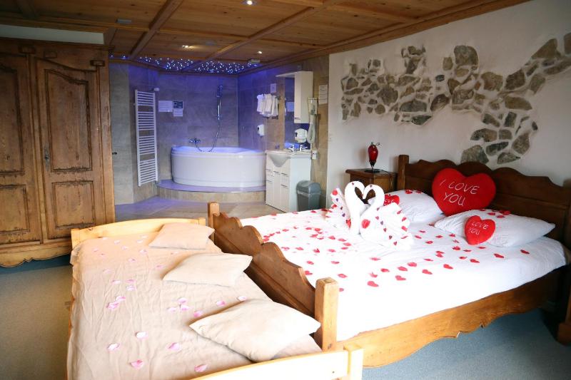 Deluxe Double Room with Mountain View image 1