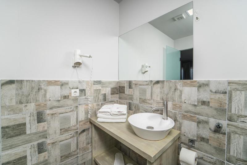 Family Suite with Sea & Marina View image 3