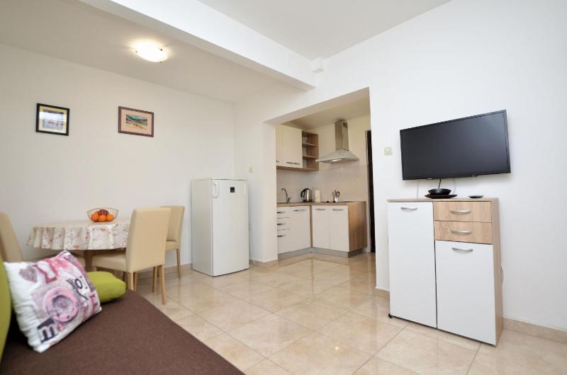 One-Bedroom Apartment image 4