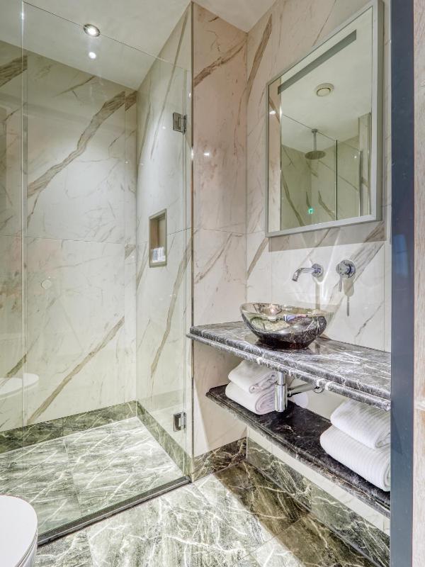 Standard Twin Room image 1