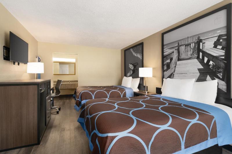 Double Room with Two Double Beds - Non-Smoking image 4