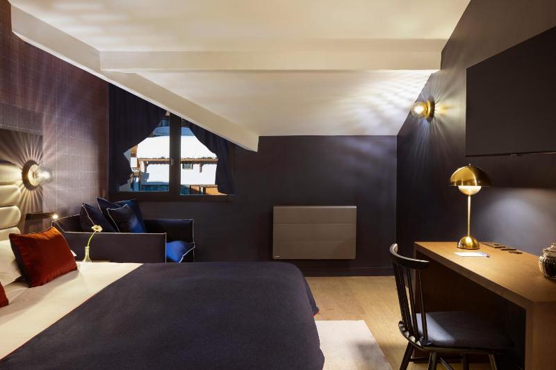 Superior Room (2 Adults + 1 Child) image 4