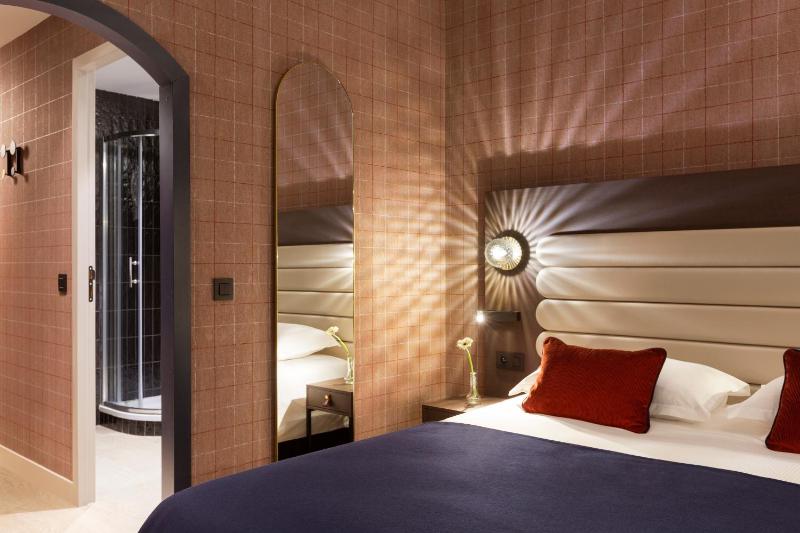 Superior Room (2 Adults + 1 Child) image 3