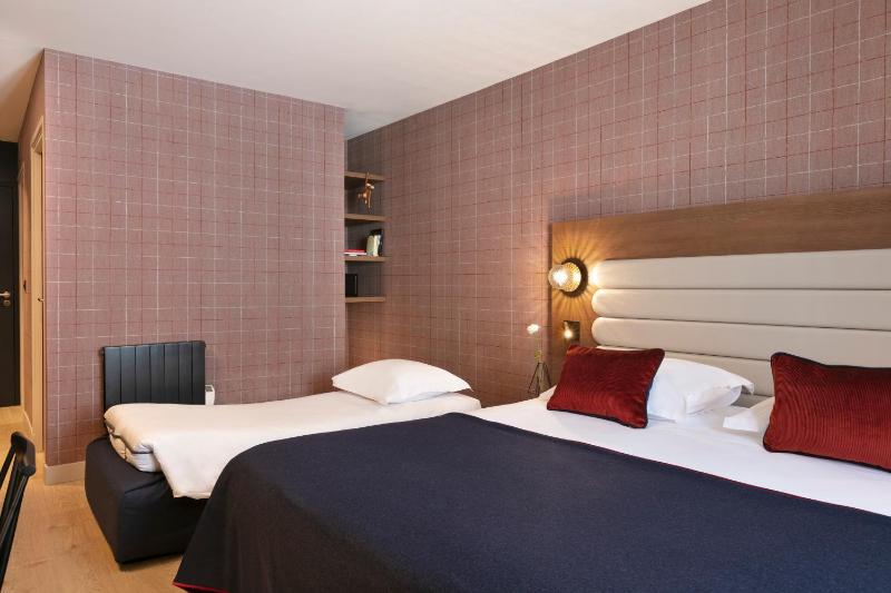 Superior Room (2 Adults + 1 Child) image 1