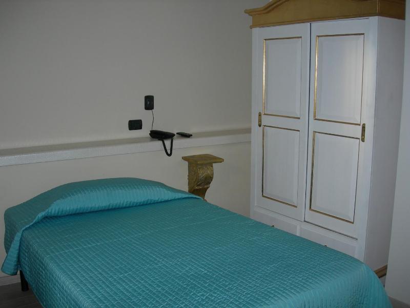 Single Room image 3