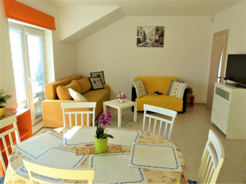 Geltoni apartamentai - image 12