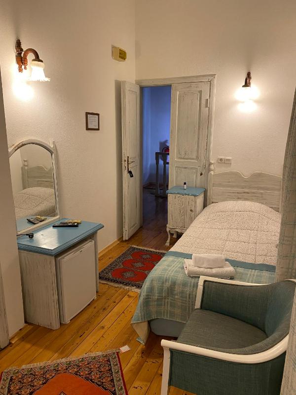 Single Room image 3