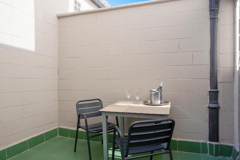 Twin Room with Terrace image 3