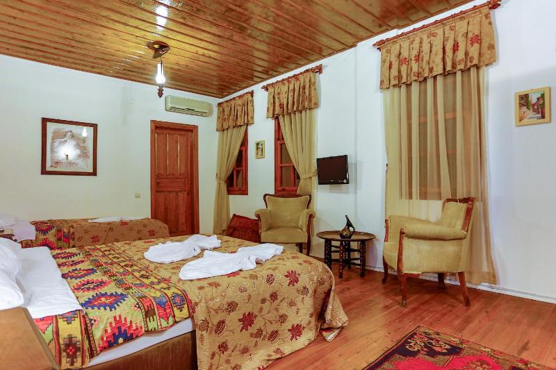 Triple Room image 2