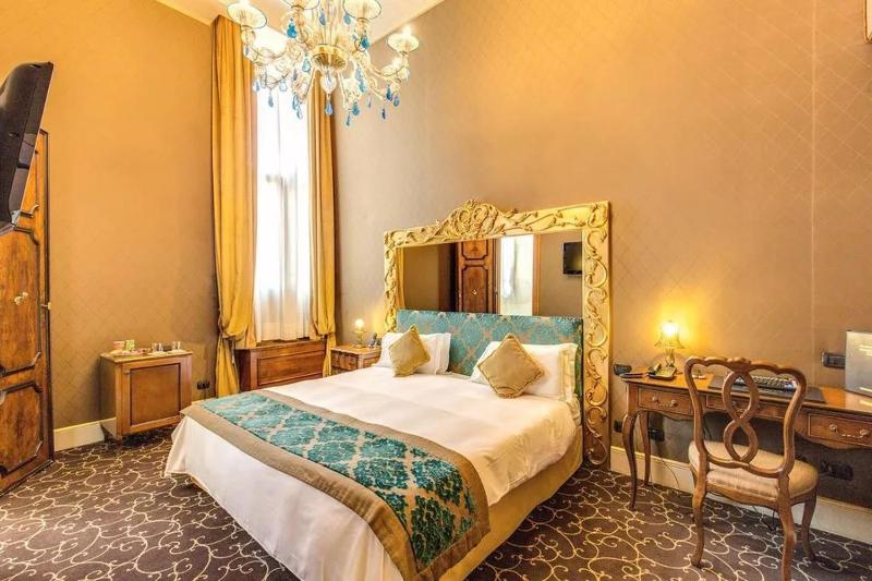 Double or Twin Room image 3