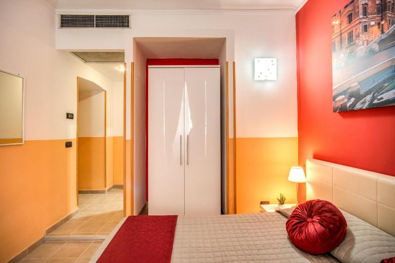 Standard Twin Room image 4