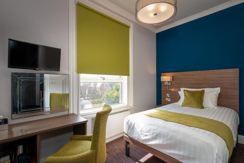 Single Room with Private Bathroom image 1