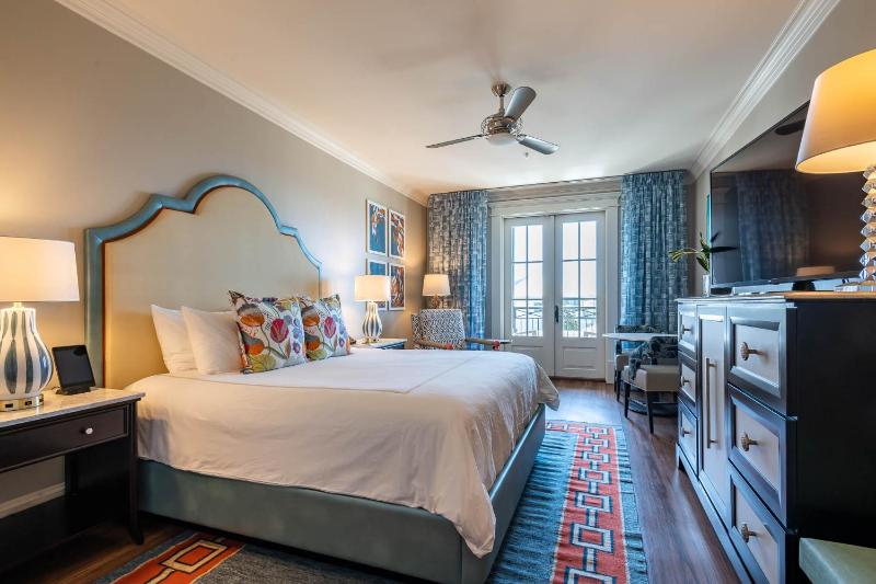 Standard King Room image 1