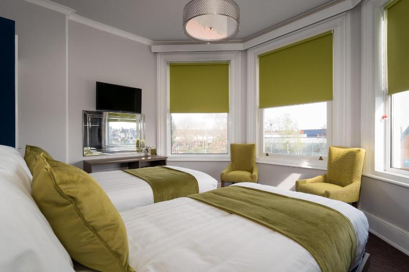 Twin Room with Private Bathroom image 1