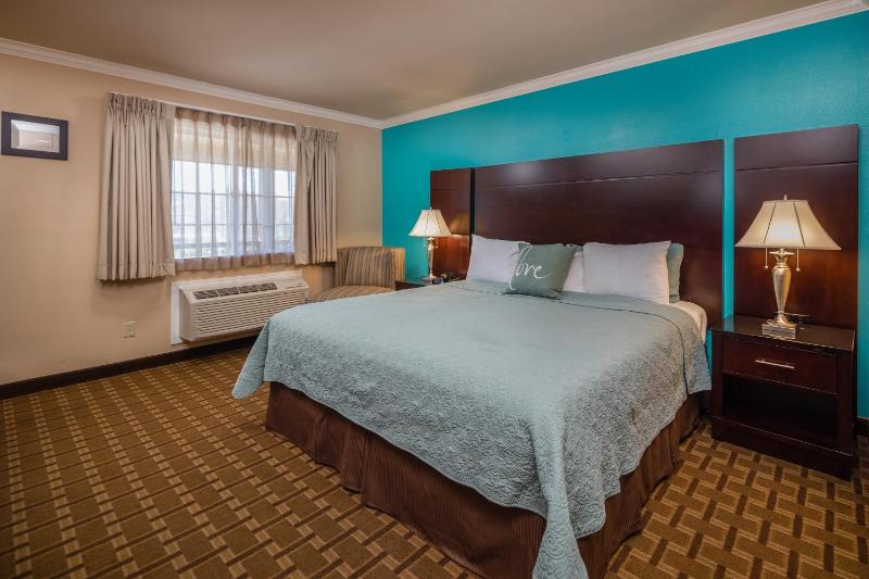 King Room - Non-Smoking image 3