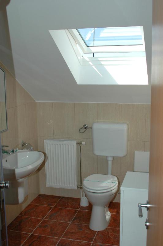 Twin Room image 3