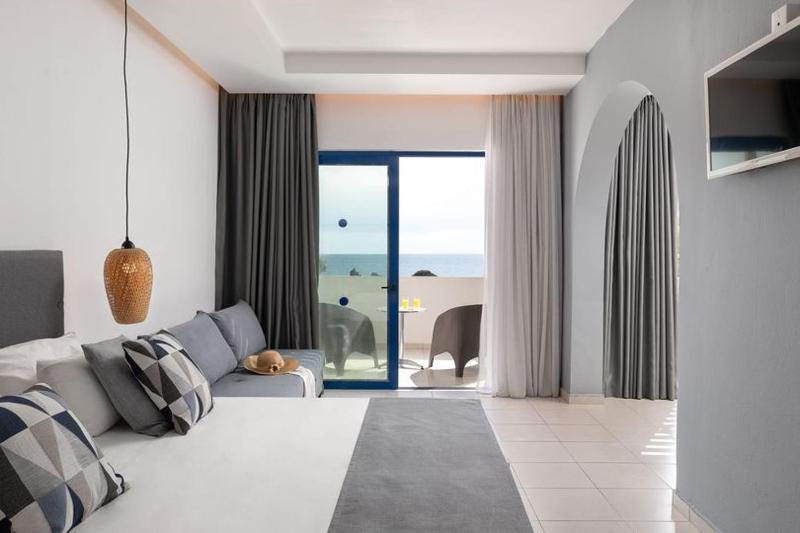 Junior Suite with Sea View image 4