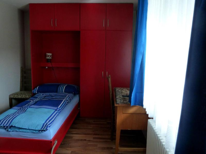 Single Room with Shared Bathroom image 2