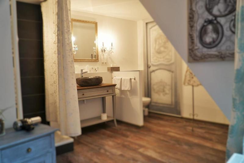 King Room with Two King Beds image 3