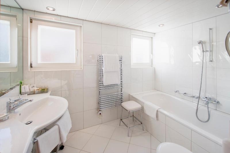 Junior Suite with Lateral Matterhorn View image 3