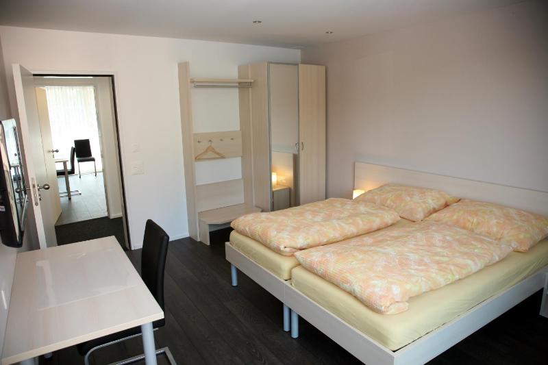 Double Room image 4