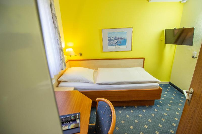 Single Room image 4