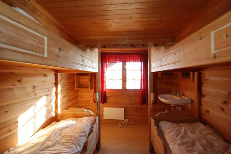 Twin Room with Shared Bathroom image 1