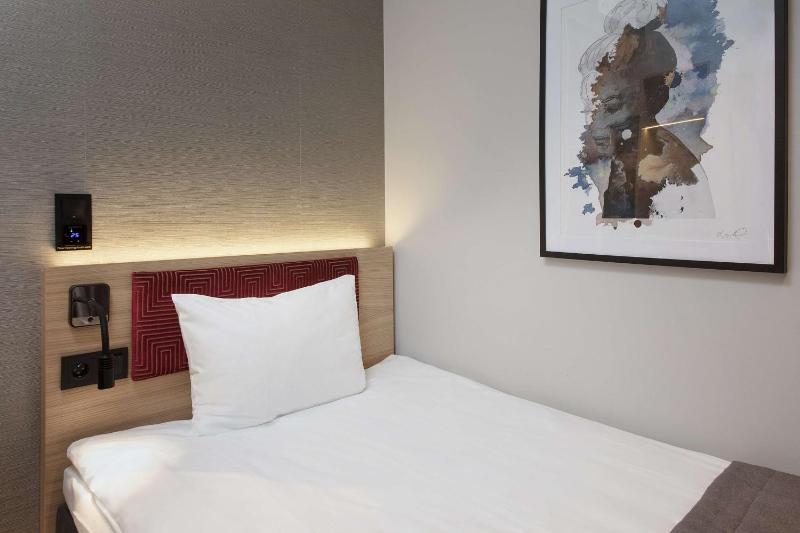 Economy Single Room image 4