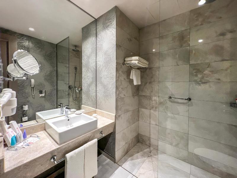 Executive Suite image 2