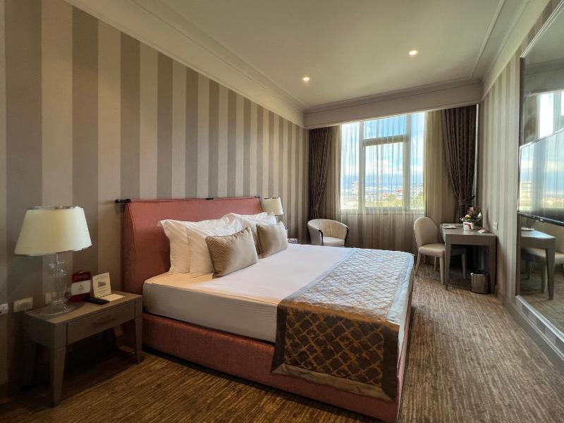 Executive Double Room image 4
