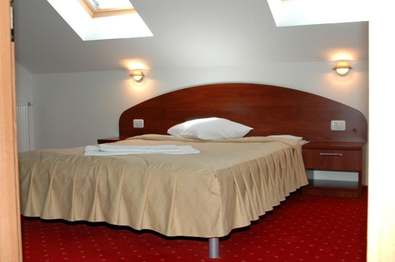 Double Room image 3