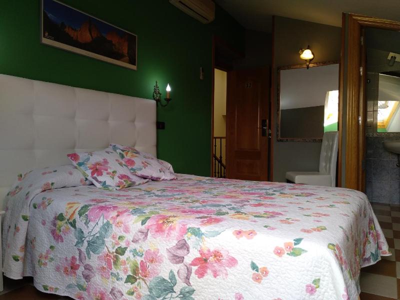 Double Room image 2
