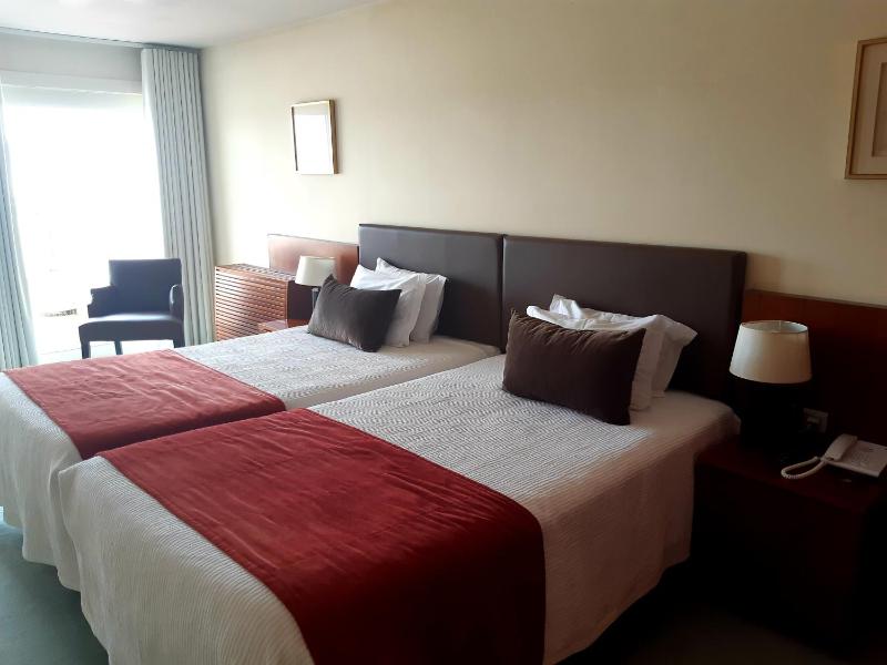 Twin Room image 3