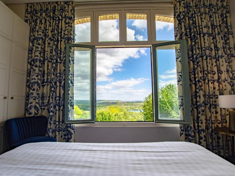 Superior Double Room with River View image 2