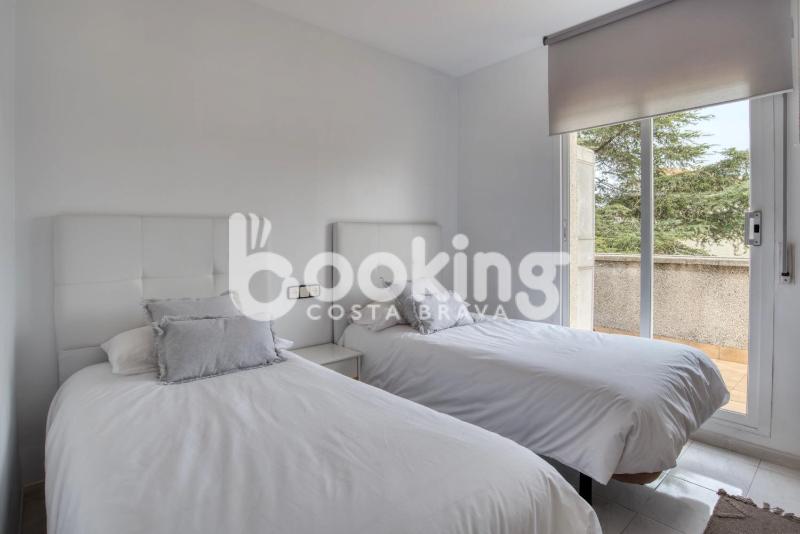 Blanco Apartament per 6 persones a 5 minuts de la Platja Gran - image 24