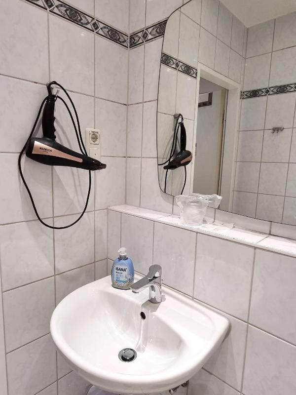Adler Hotel Frankfurt - image 16