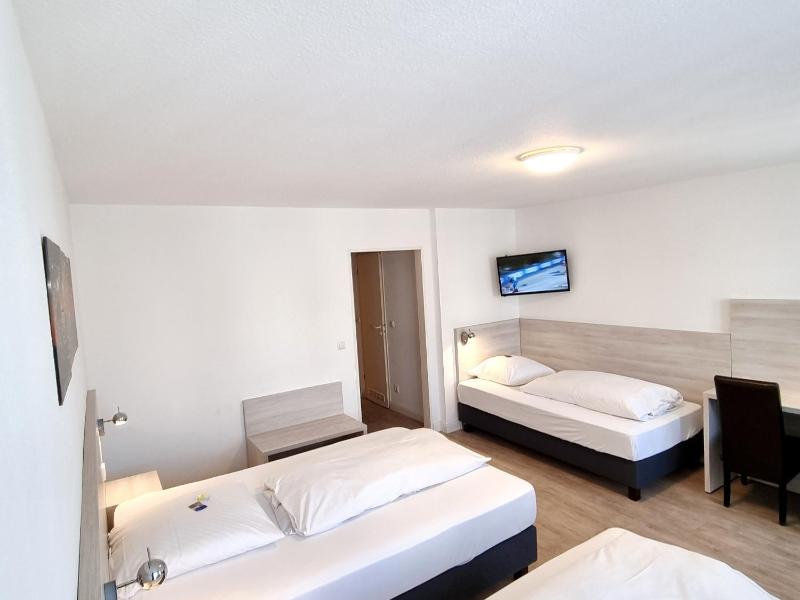Triple Room with Bathroom image 1