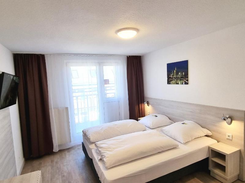 Double Room with double bed with Bathroom image 3