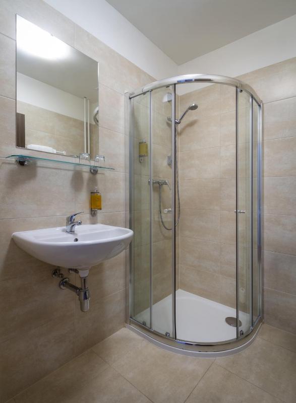 Single Room image 3