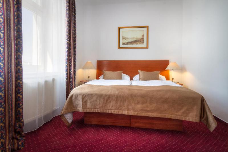 Double or Twin Room image 4