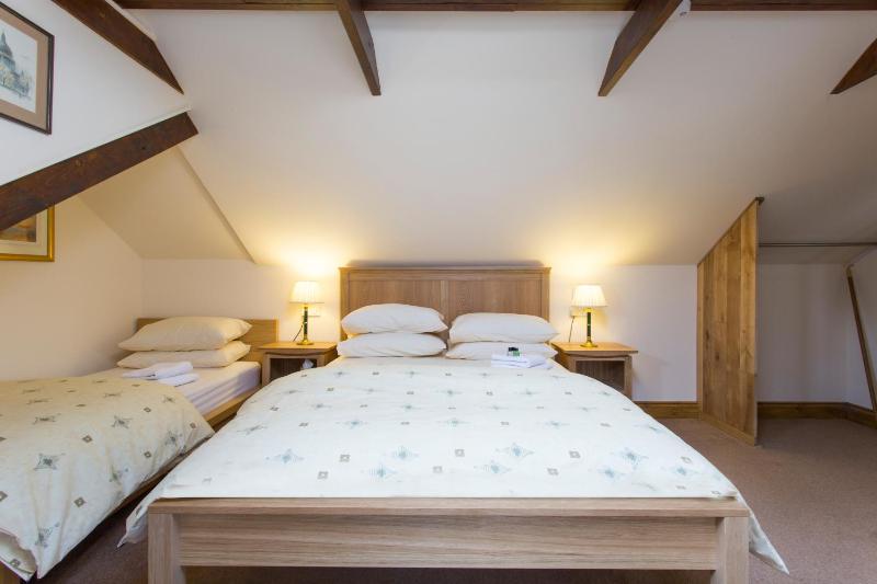 Deluxe Double or Twin Room image 3