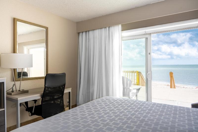 Two Doubles- Bayfront image 3