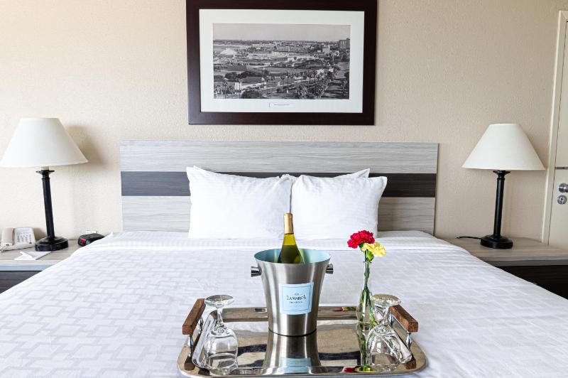 King- Premium Bayfront image 2