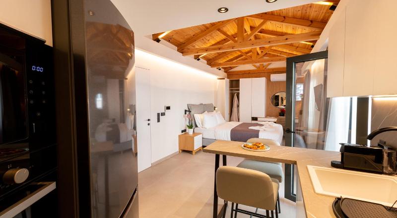 Suite with Hot Tub image 2