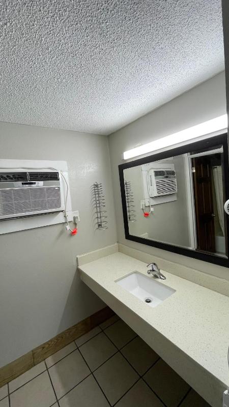 King Room image 2