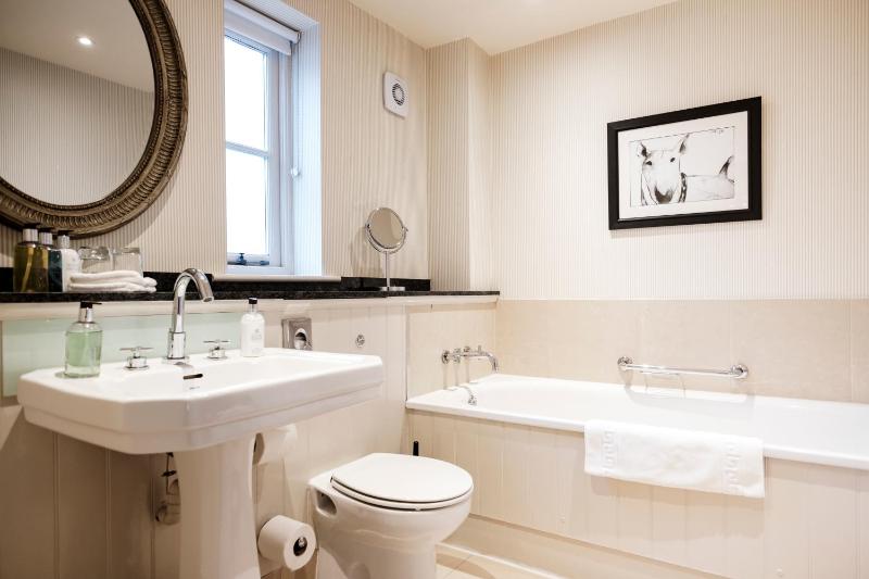 Deluxe Double Room image 2