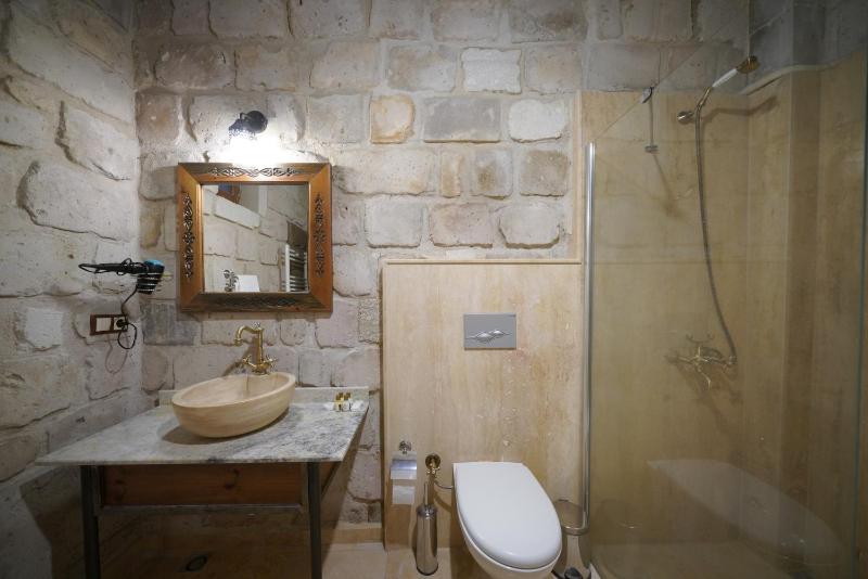 Deluxe Double Room with Shower image 2