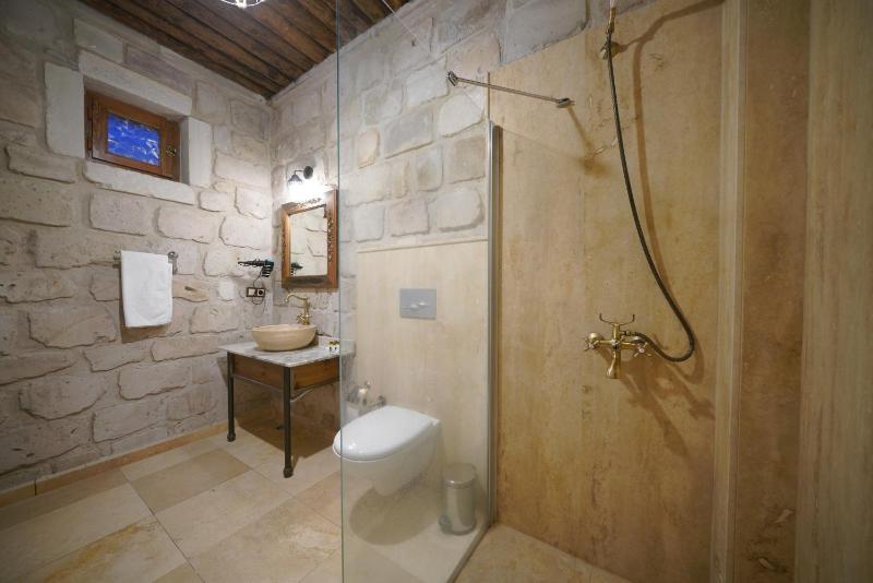 Deluxe Double Room with Shower image 3
